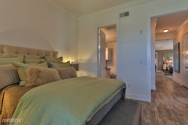 Building Photo - 1 br, 1 bath  - 22410 Us Highway 281 N