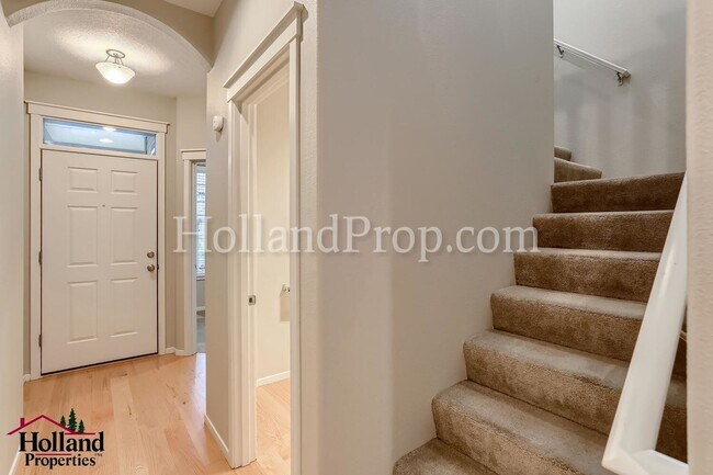 Building Photo - Beautiful 3-bedroom Hillsboro Home with an...