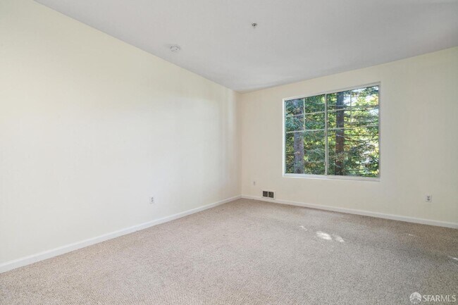 Building Photo - 220 Caldecott Ln