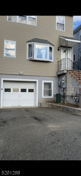 Primary Photo - 176 Sherman Ave