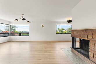Building Photo - 1425 NW 122nd Ave