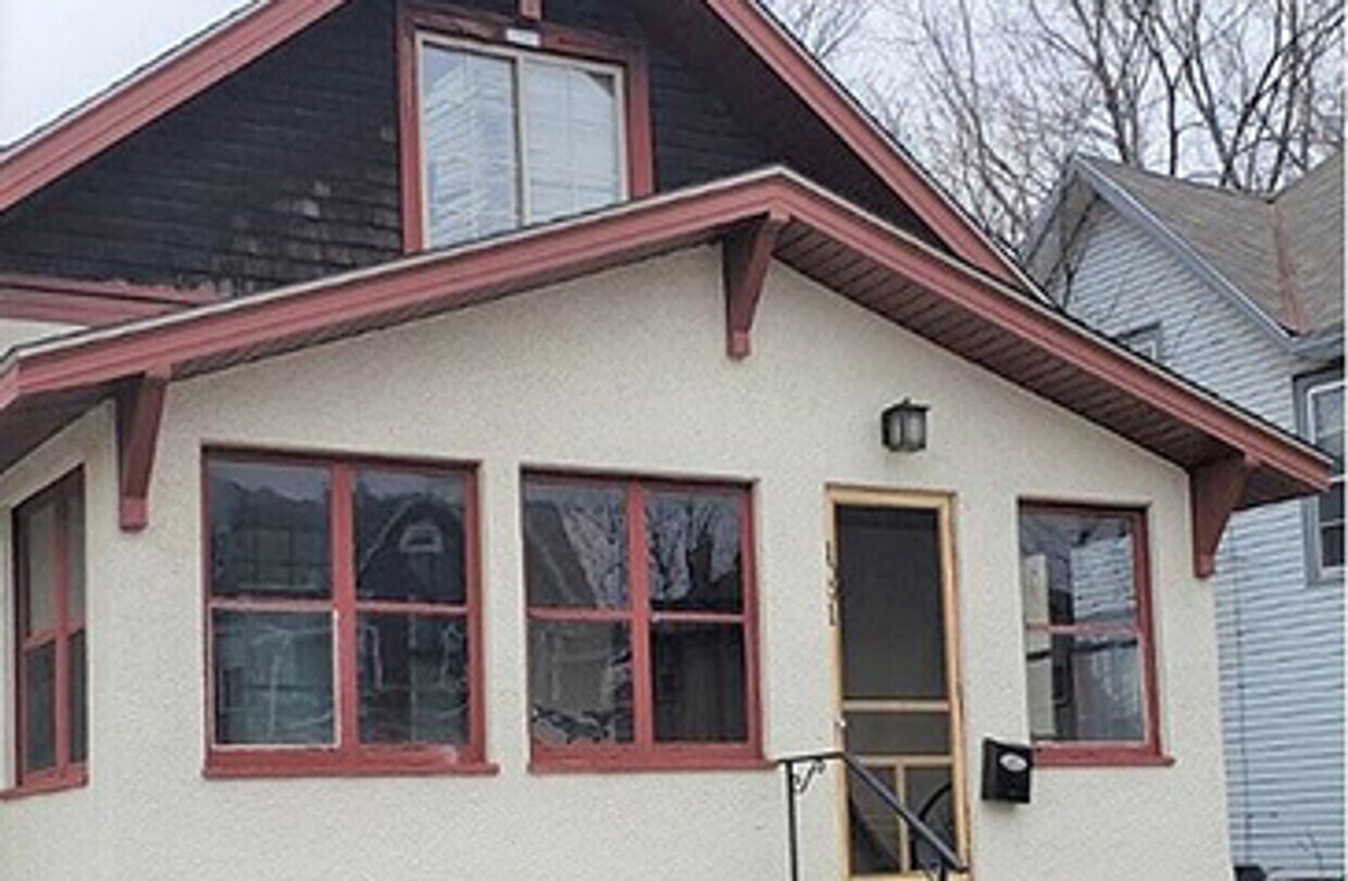 Primary Photo - Updated 5 Bedroom House Close to U of M Ca...