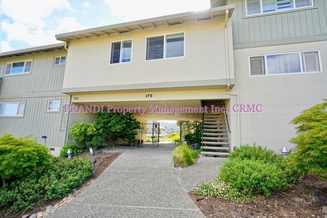 Building Photo - 175 Upper Via Casitas