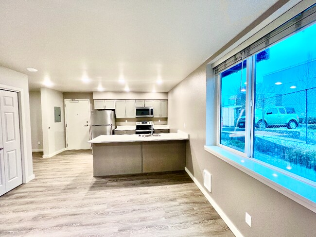 Building Photo - 2330 Yakima Ct