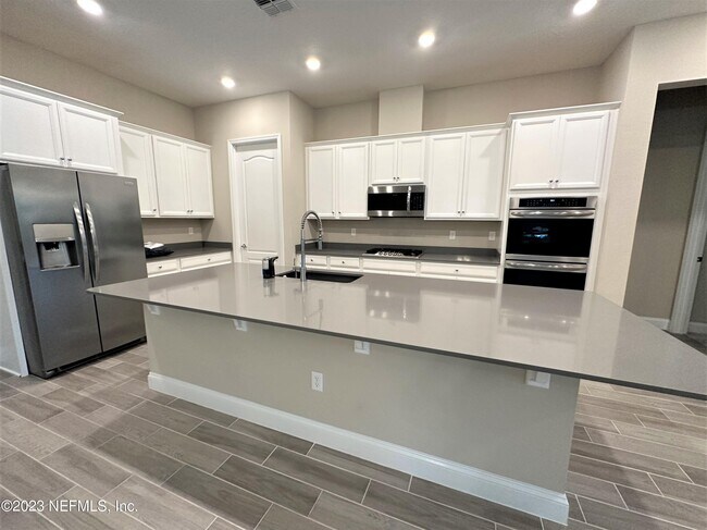 Foto del edificio - 213 Wheelwright Ln