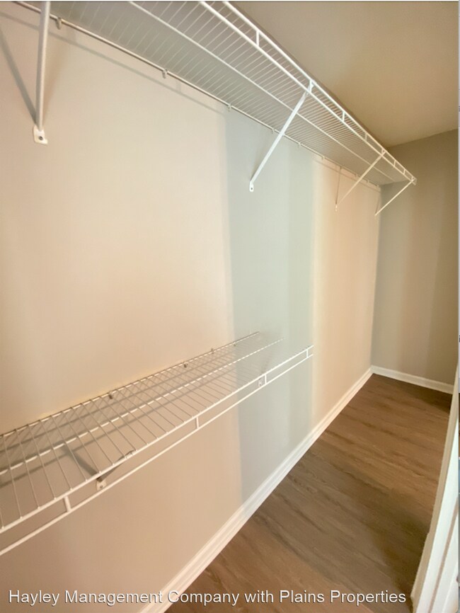 Building Photo - 2 br, 2.5 bath House - 2428 E. University ...