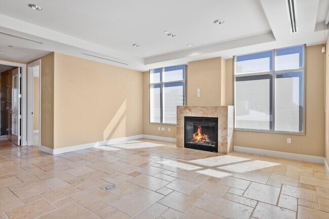 Foto del edificio - 2211 E Camelback Rd