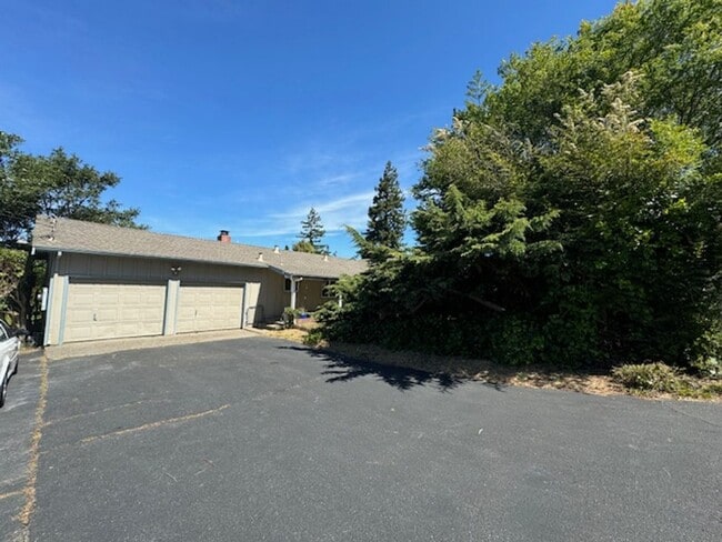 Foto del edificio - Beautiful 3 Bedroom, 1.5 Bath Home Available Soon!