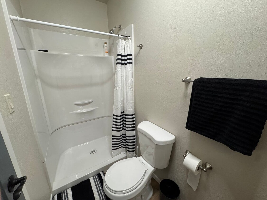 Building Photo - Fully furnished 1bed/ 1 bath