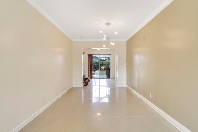Building Photo - 1600 Doral Dr