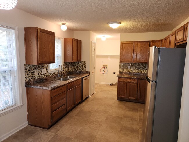 Building Photo - 3 Bedroom 2 Bath for Rent!!!
