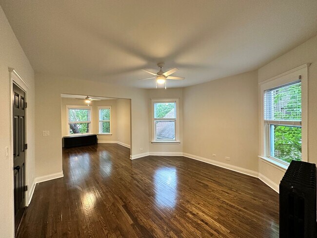 Building Photo - 1106 N Mayfield Ave