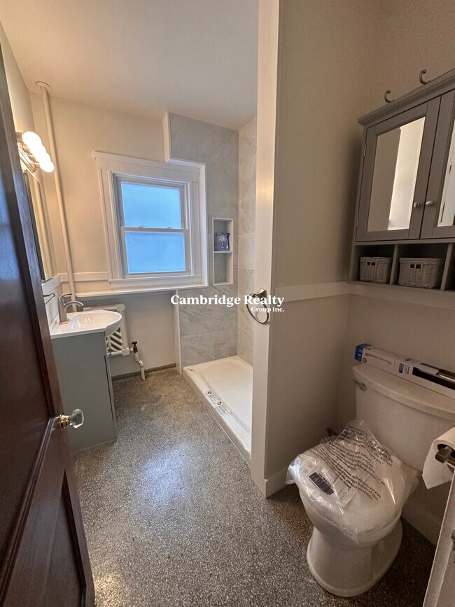 41 Hawthorn St Unit 4T, Cambridge, MA 02138 Condo for Rent in