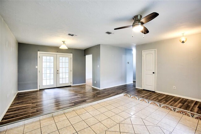 Building Photo - 12427 W Village Dr