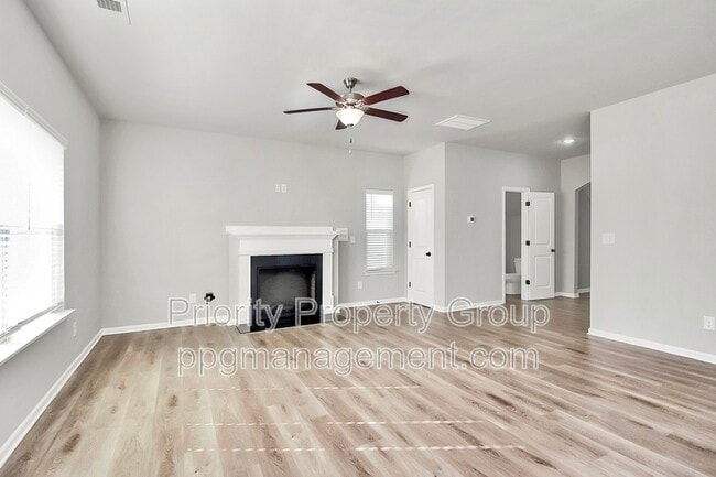 Foto del edificio - 9054 Stoney Waters Ct