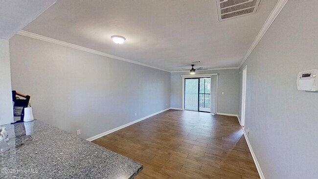Foto del edificio - 4547 Holly Tree Rd