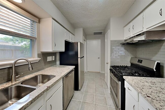 Foto del edificio - 20139 Beechview Ln
