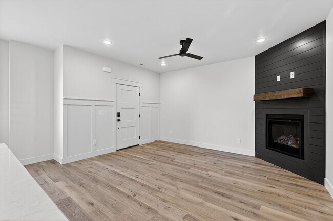 Foto del edificio - $300 off first month for February move-ins - BRAND NEW 3 BED 2.5 BATH TOWNHOMES WITH 2 CAR GARAGE