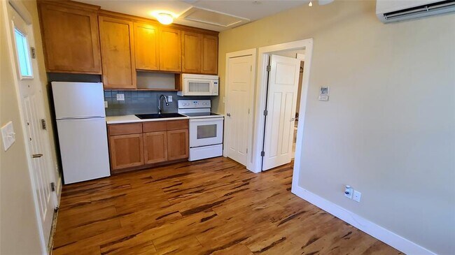 Foto del edificio - 1913 Robbins Pl