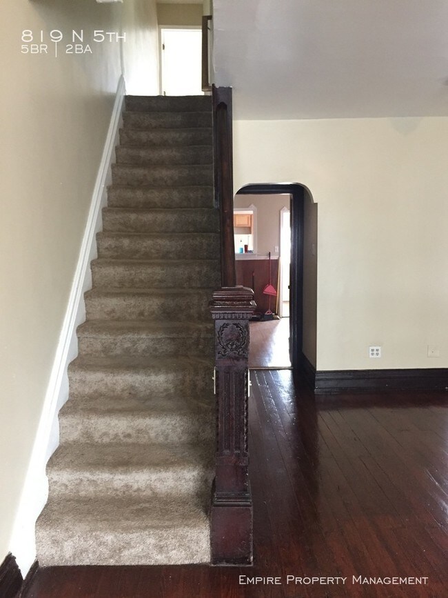 Foto del edificio - 819 N 5th St