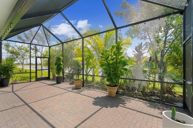 Foto del edificio - 16124 Key Biscayne Ln