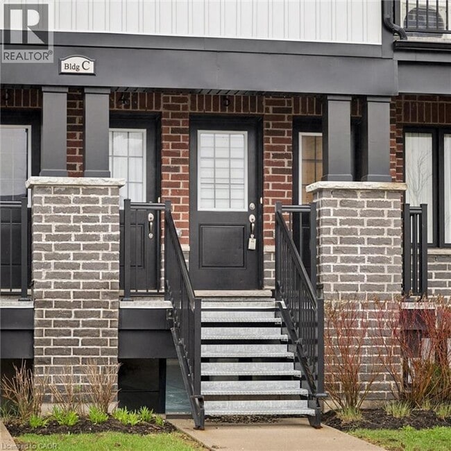 Building Photo - 160 Rochefort St.
