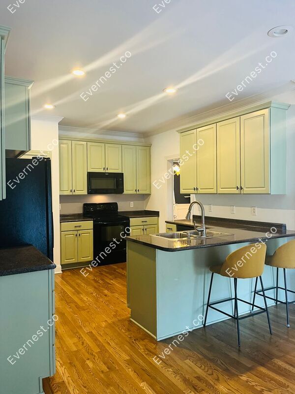 Building Photo - 1011 Farmhouse Rd