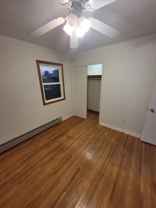 Foto del edificio - 1467 W Villard St