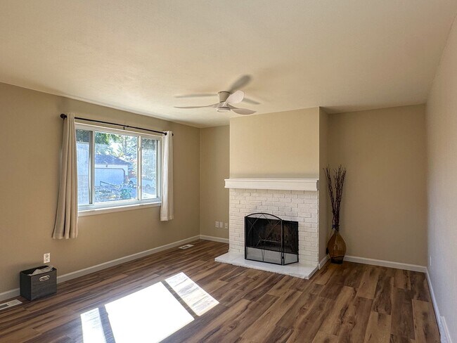 Building Photo - Updated Single-Family Home in Littleton