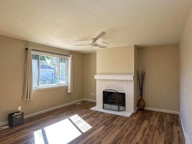 Foto del edificio - Updated Single-Family Home in Littleton