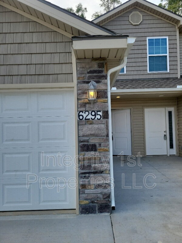 Building Photo - 6295 NE 44th St