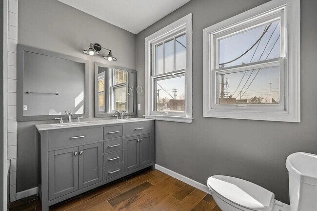 Foto del edificio - 2906 NE Tyler St
