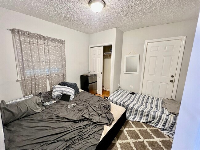 Foto del edificio - 227 Everett St