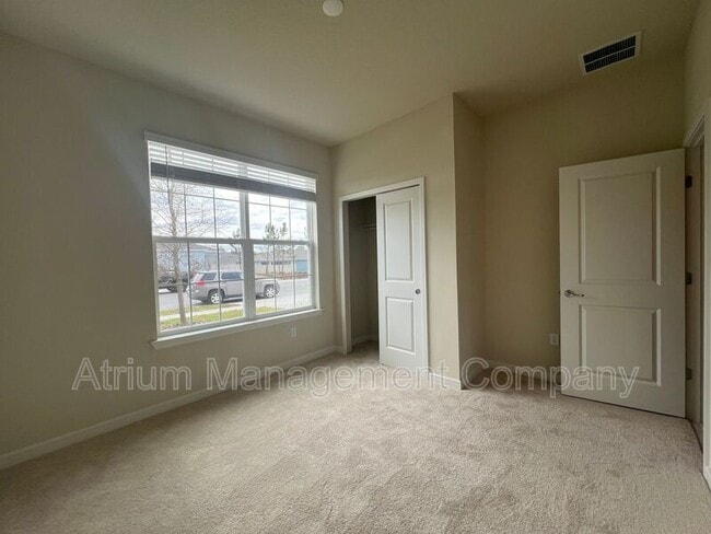 Building Photo - 3062 Green Park Dr
