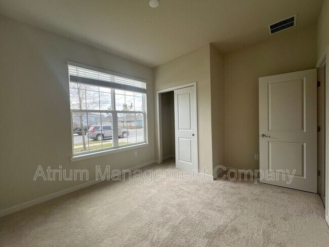 Foto del edificio - 3062 Green Park Dr