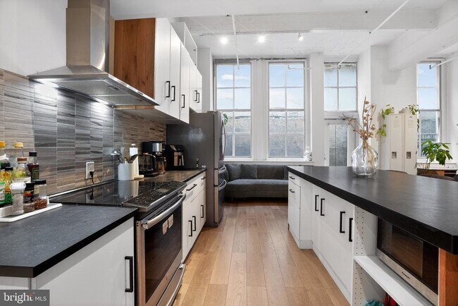 Building Photo - 1238 Callowhill St
