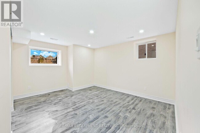 Building Photo - 307 Hinton Ter