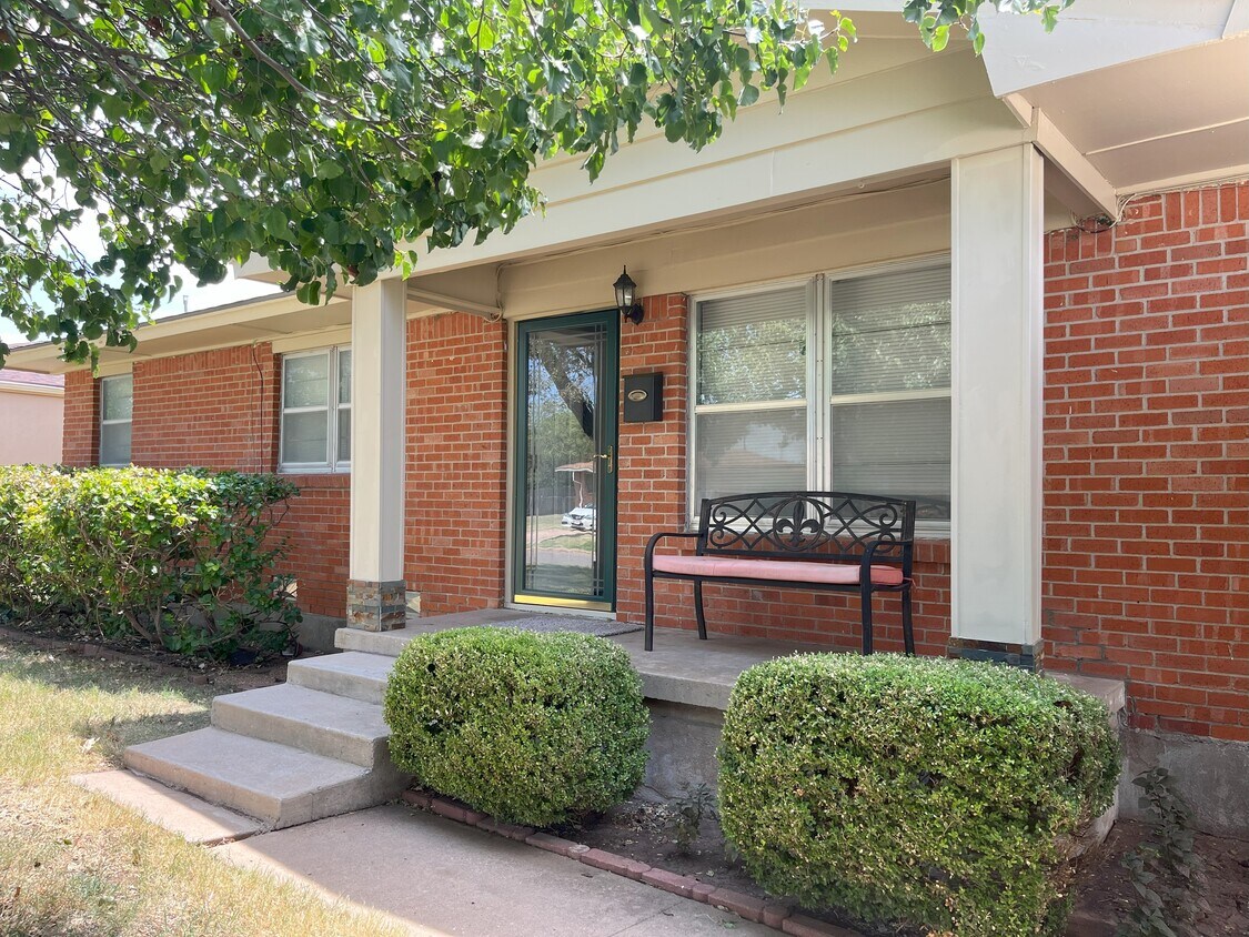 Foto principal - 104 SW 45th St