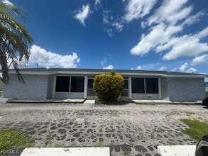Building Photo - 3810 SE 12th Ave