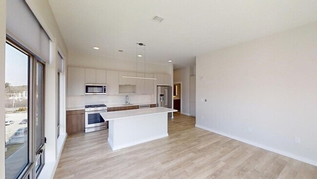 Building Photo - 20 4th Ave