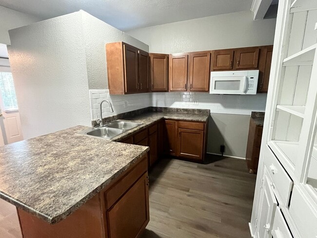 Building Photo - 2210 Oliver St