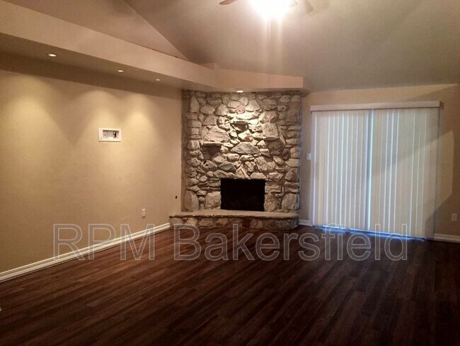 Building Photo - 501 Starmount Ln