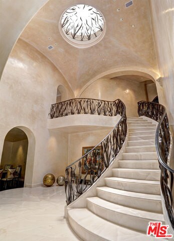 Foto principal - 715 N Alpine Dr