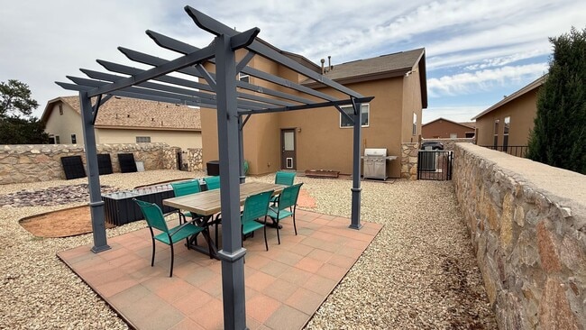 Building Photo - 3575 Sierra Del Sol Ave