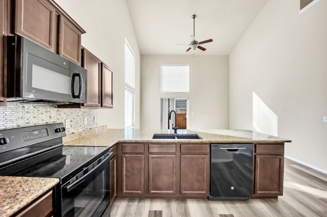 Building Photo - 11385 Mount Angel Heights