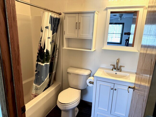 Baño - 210 E Verona Ave