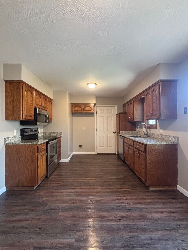 Foto del edificio - Nice 3 bedroom 3 full bathroom patio home ...