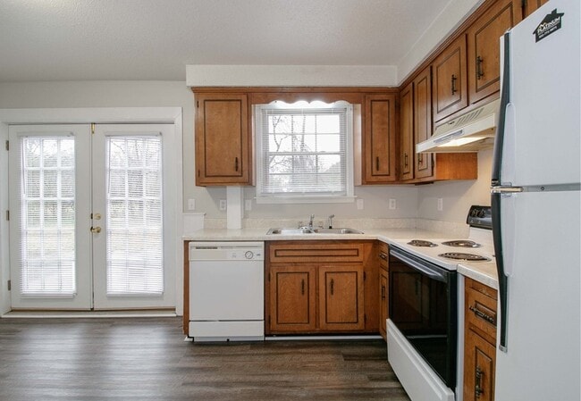 Building Photo - 812-B Golfview Place