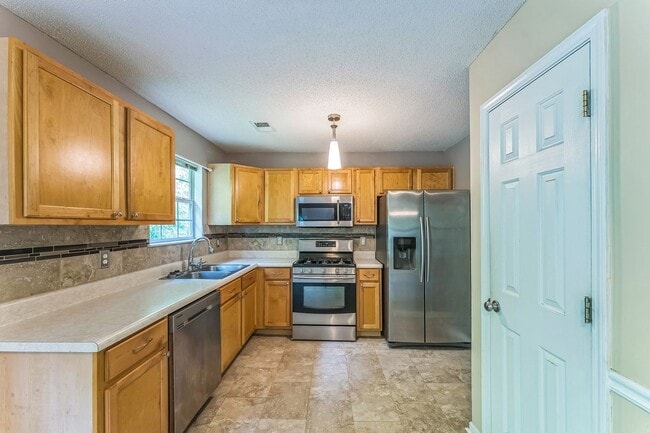 Building Photo - 2945 Highland Hill Pkwy