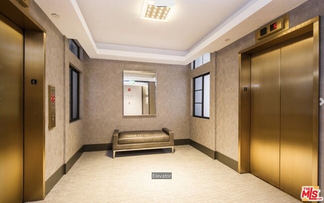 Foto del edificio - 200 N Swall Dr